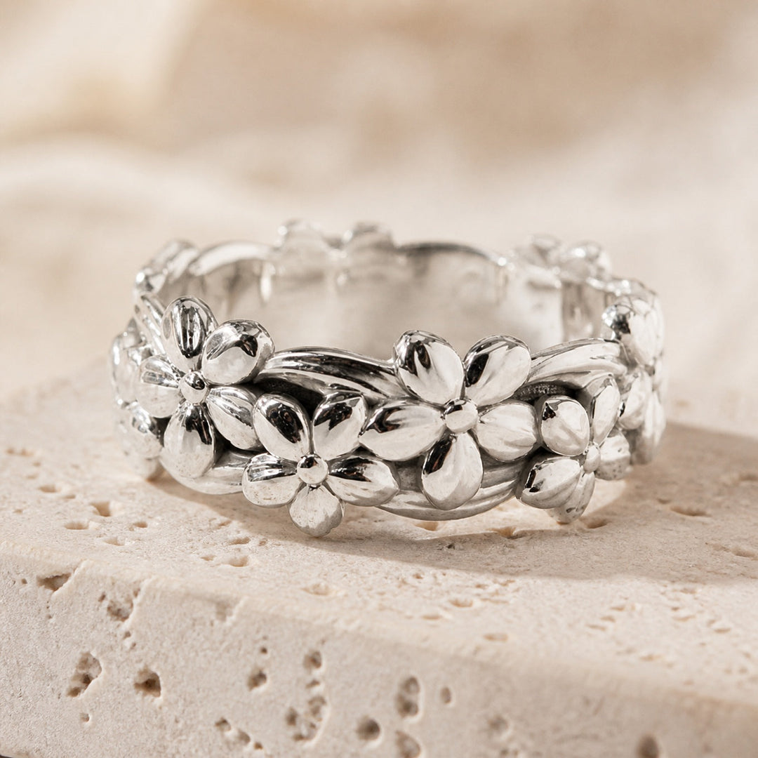 Elegant Silver Floral Ring