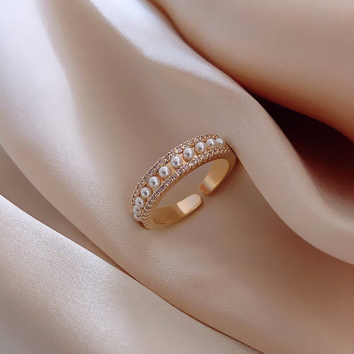 Sophisticated Pearl and Gold Ring
