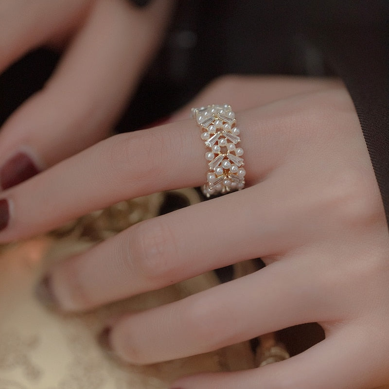 Elegant Gold Pearl Ring