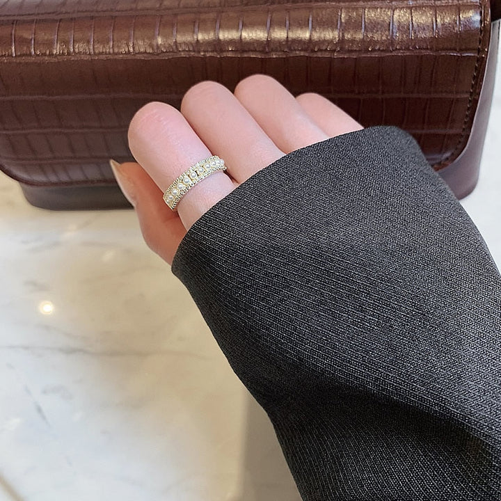 Sophisticated Gold and Pearl Ring