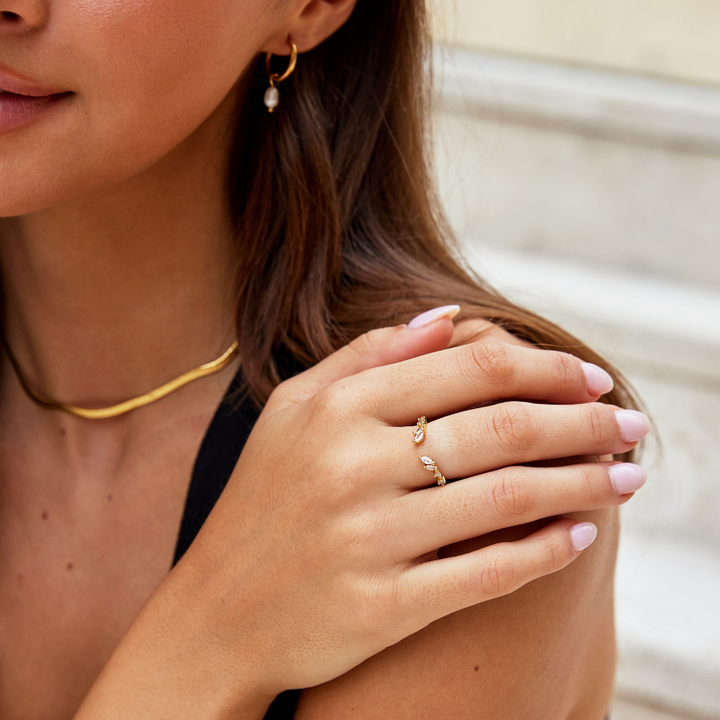 Δαχτυλίδι με κρύσταλλο και απαλή χρυσή γυαλάδα