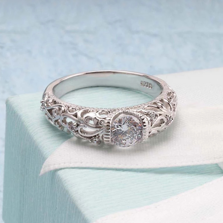 Εκλεπτυσμένο δαχτυλίδι από ασήμι 925 με κομψό φινίρισμα