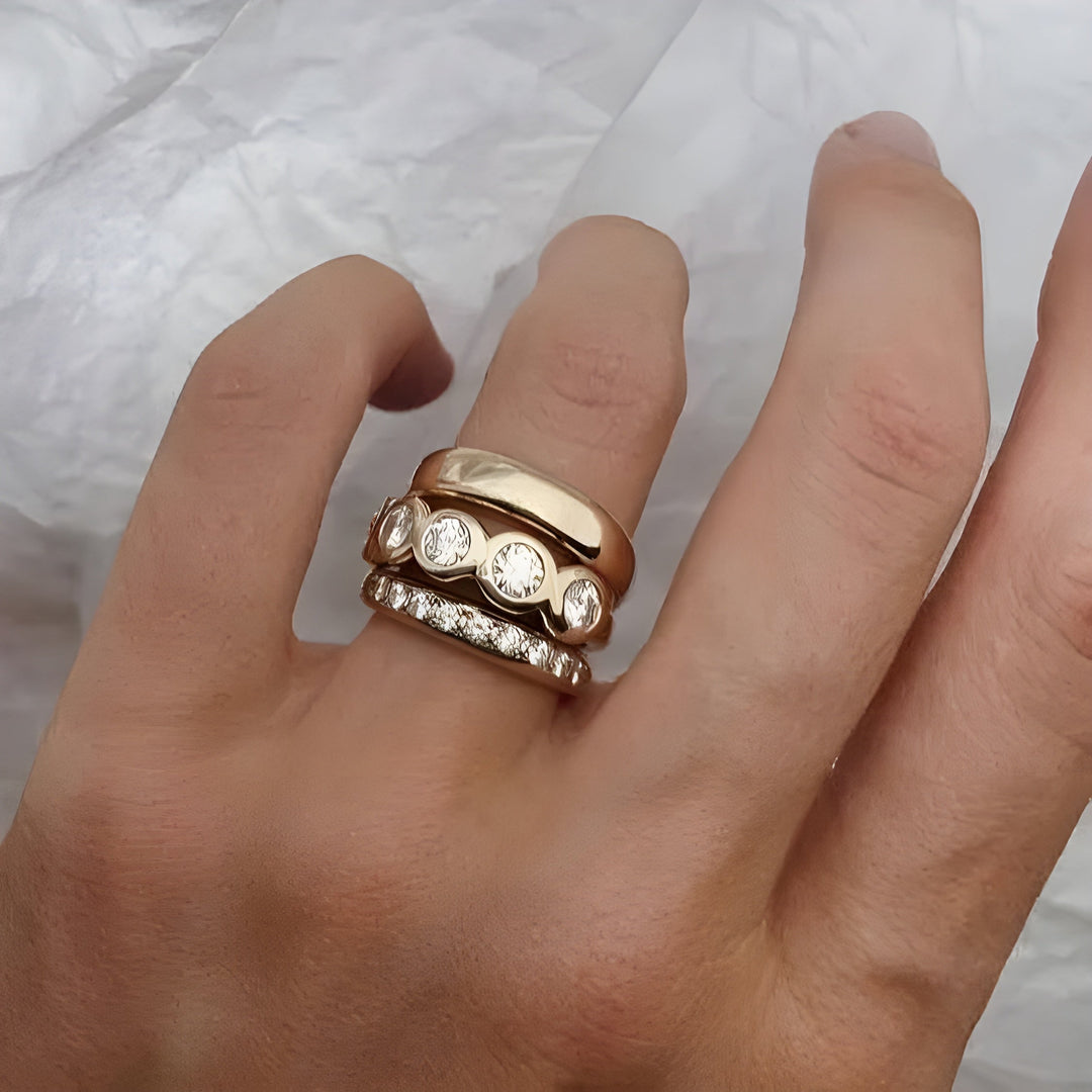 Set of artisanal shimmering gold rings
