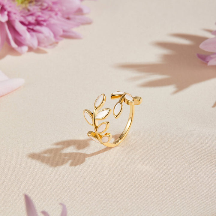 Leaf-Inspired Golden Ring Design