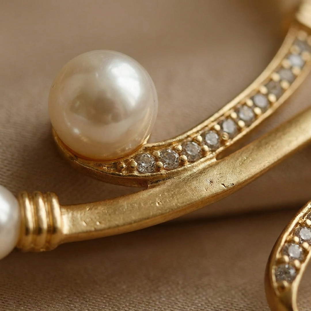 Pearl Jewelry Ensemble: Coordinated Necklace and Earring Set