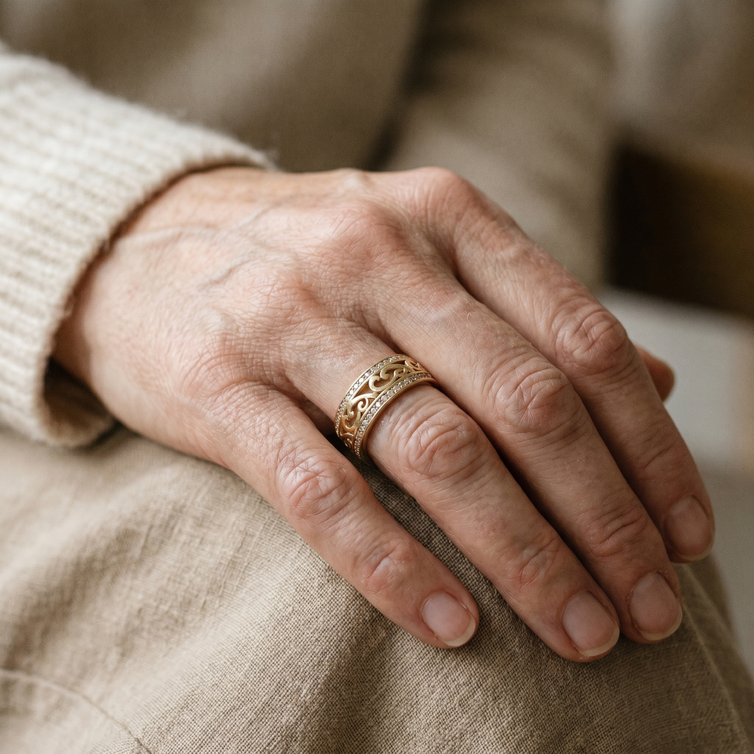 Radiant Hollow Gold Ring