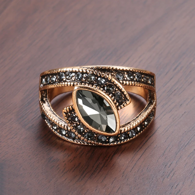 Elegant Black Crystal Band Ring
