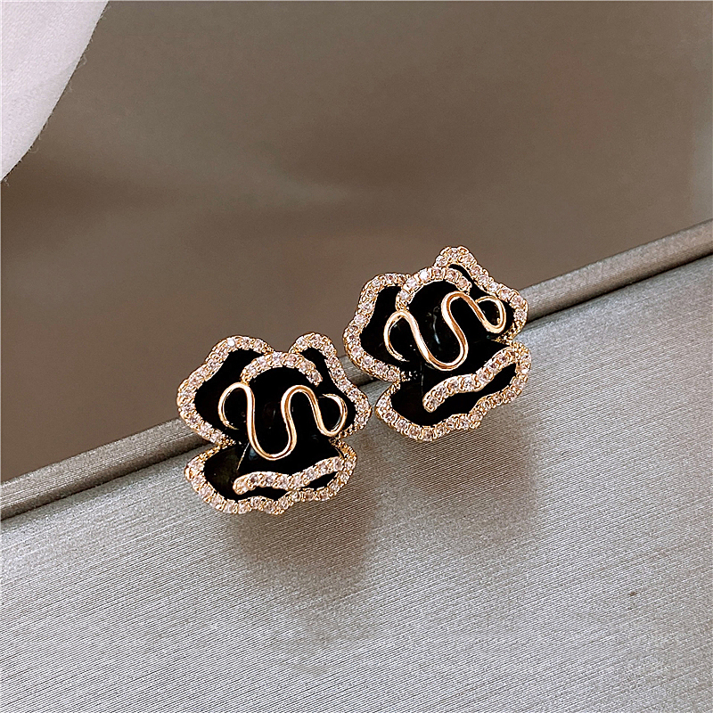 Elegant Black Lotus Earrings with Gold Accents