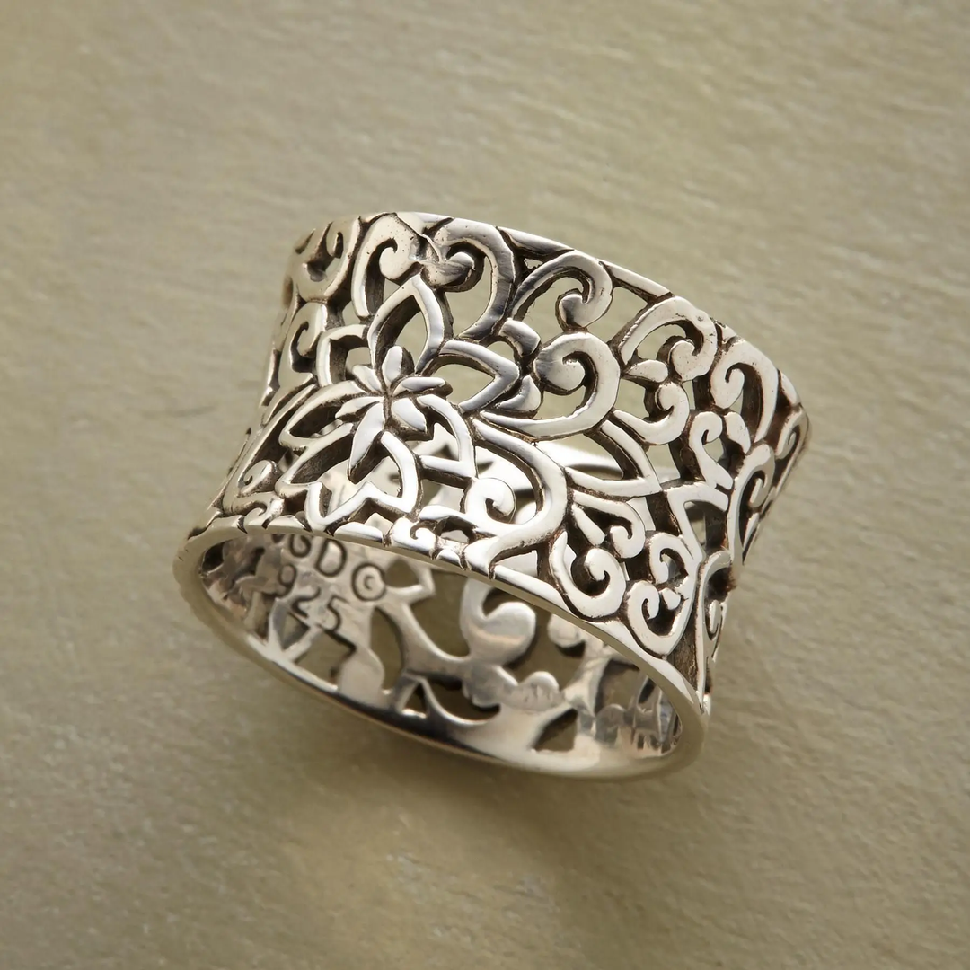 Stylish Vintage-Inspired Silver Hollow Ring