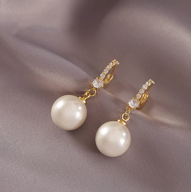 Sophisticated Pearl and Zirconia Earrings in Gold